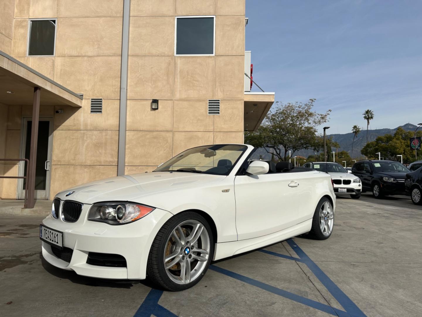 2011 WHITE /Black BMW 1-Series 135i Convertible (WBAUN7C56BV) with an 3.0L L6 DOHC 24V engine, Automatic transmission, located at 30 S. Berkeley Avenue, Pasadena, CA, 91107, (626) 248-7567, 34.145447, -118.109398 - Experience the Ultimate Driving Pleasure: 2011 BMW 135i Convertible Now Available in Pasadena, CA Discover the thrill of open-air driving with the 2011 BMW 135i Convertible, a perfect blend of luxury and performance, now featured at our BHPH dealership in Pasadena, CA. This exquisite convertible - Photo#18